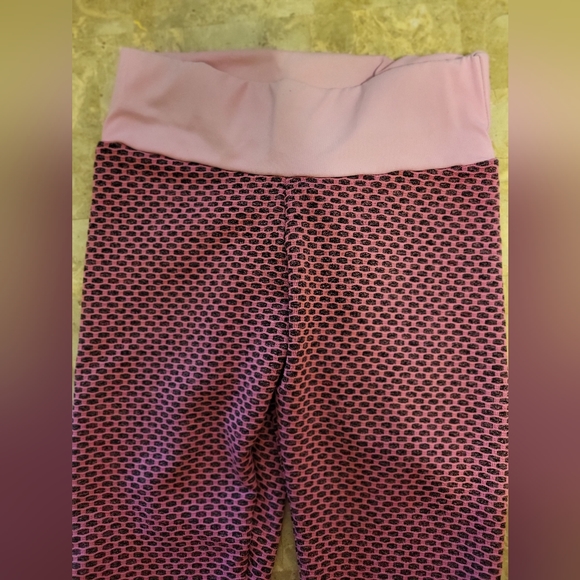Pink Scrunchbutt leggings - Picture 2 of 6